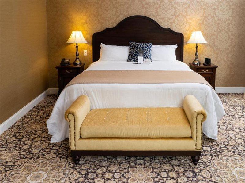 The Grand Hotel Mount Vernon