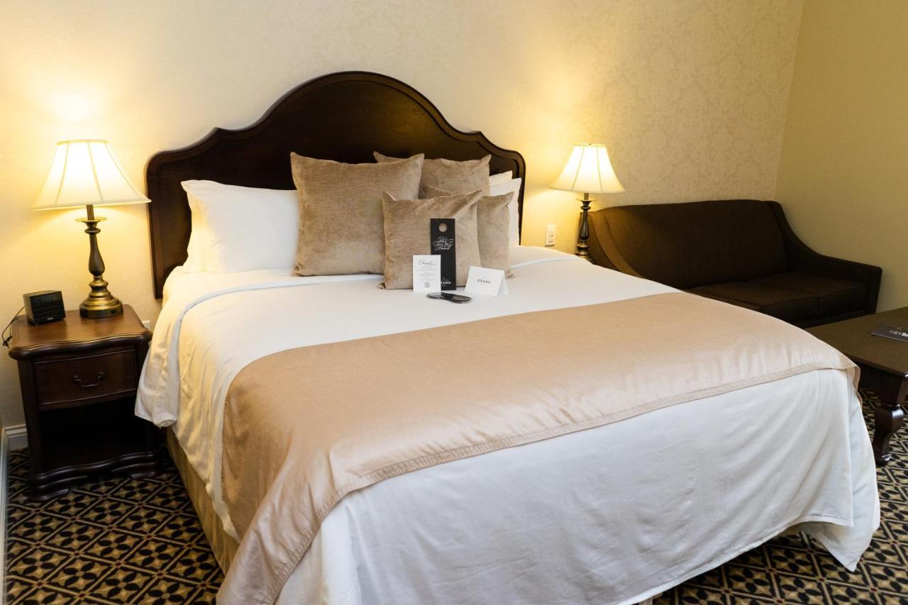 Hotel The Grand